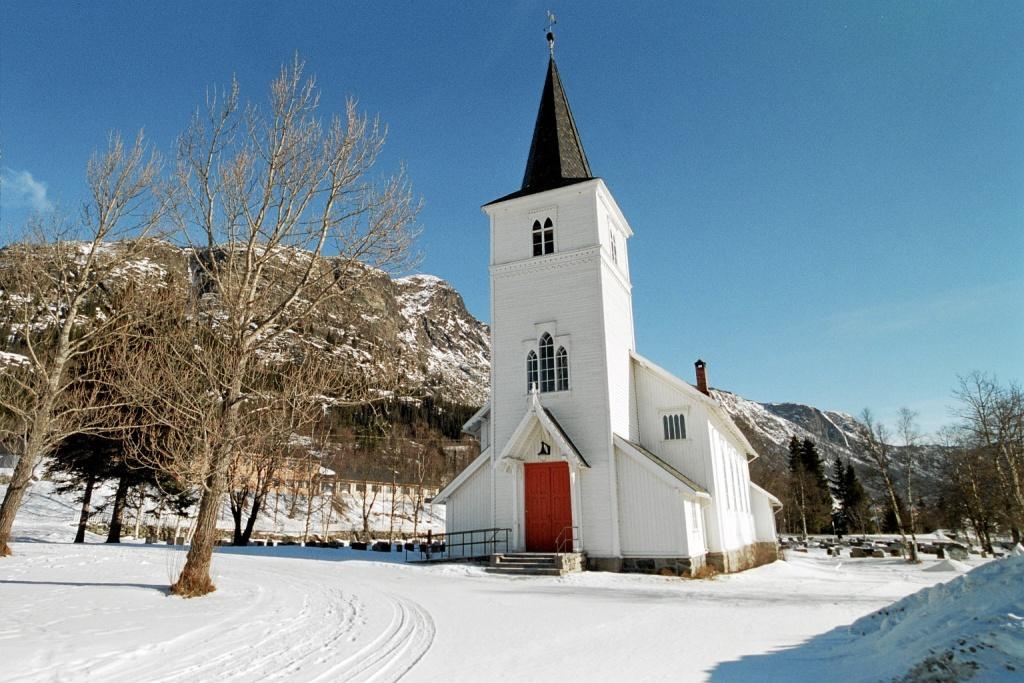 Vinterbilde av Hemsedal kirke